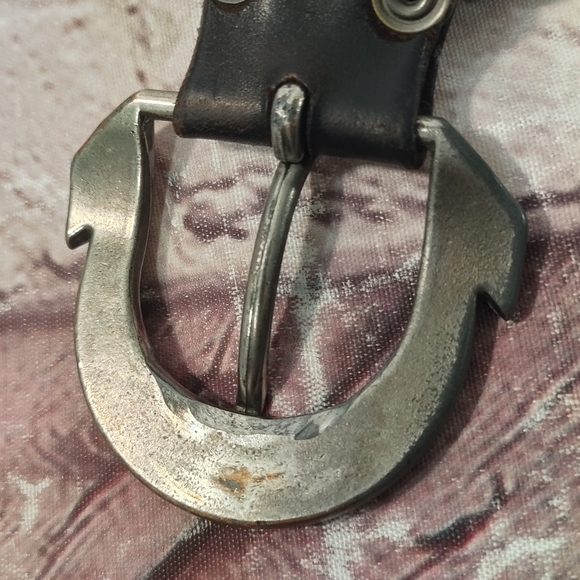 True Religion Horse Shoe Studded Biker Logo Rare Buckle Belt 48" - Picture 4 of 15